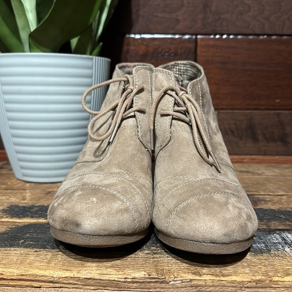 Route 66 Light Tan Faux Suede Lace Up Wedge Ankle Boots - Picture 3 of 11